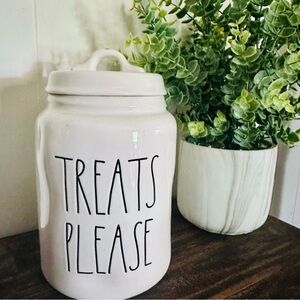 Rae Dunn Cream Ceramic 'TREATS PLEASE' Canister